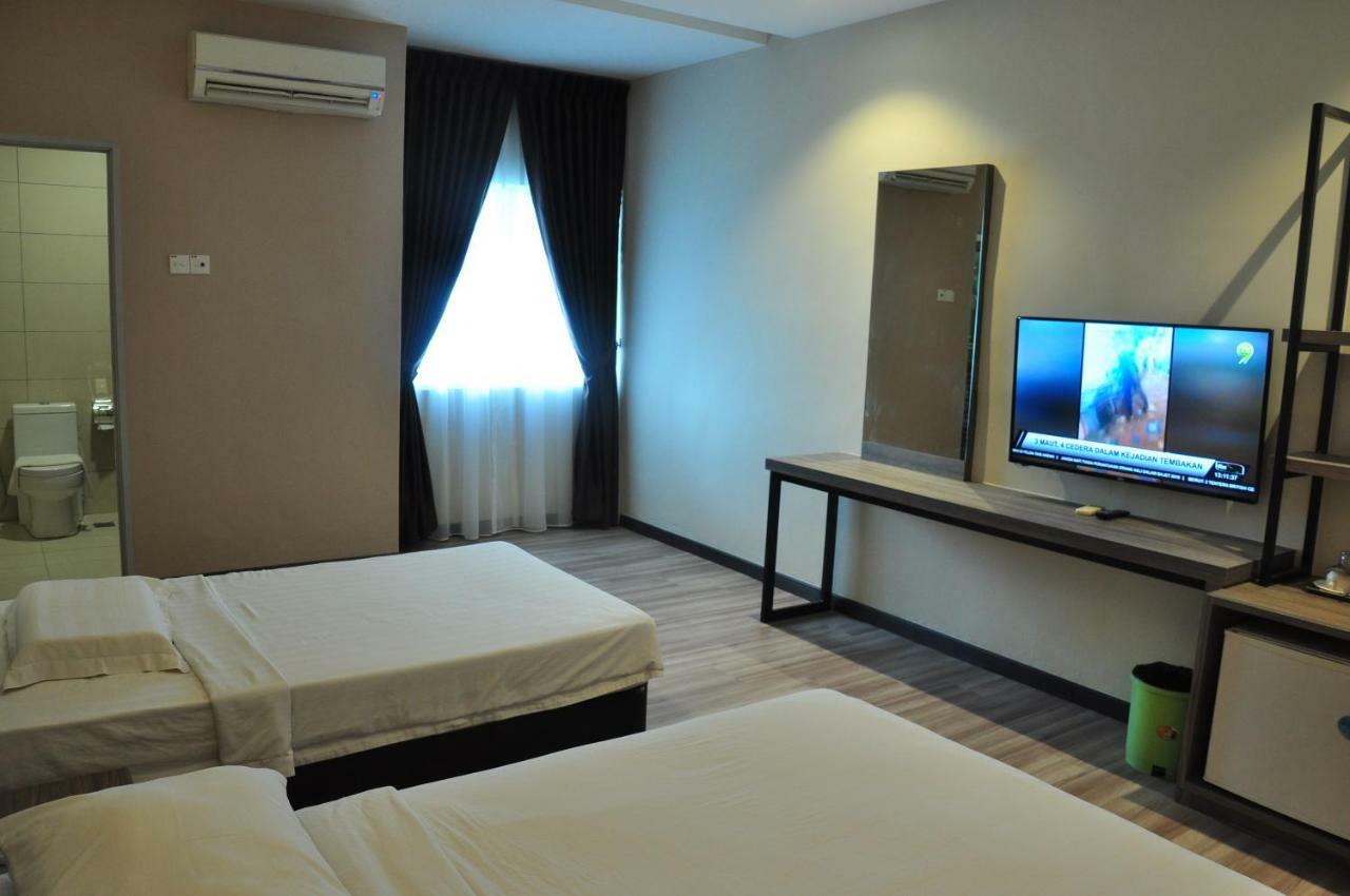 Frazel Inn Hotel Parit Buntar Exterior foto