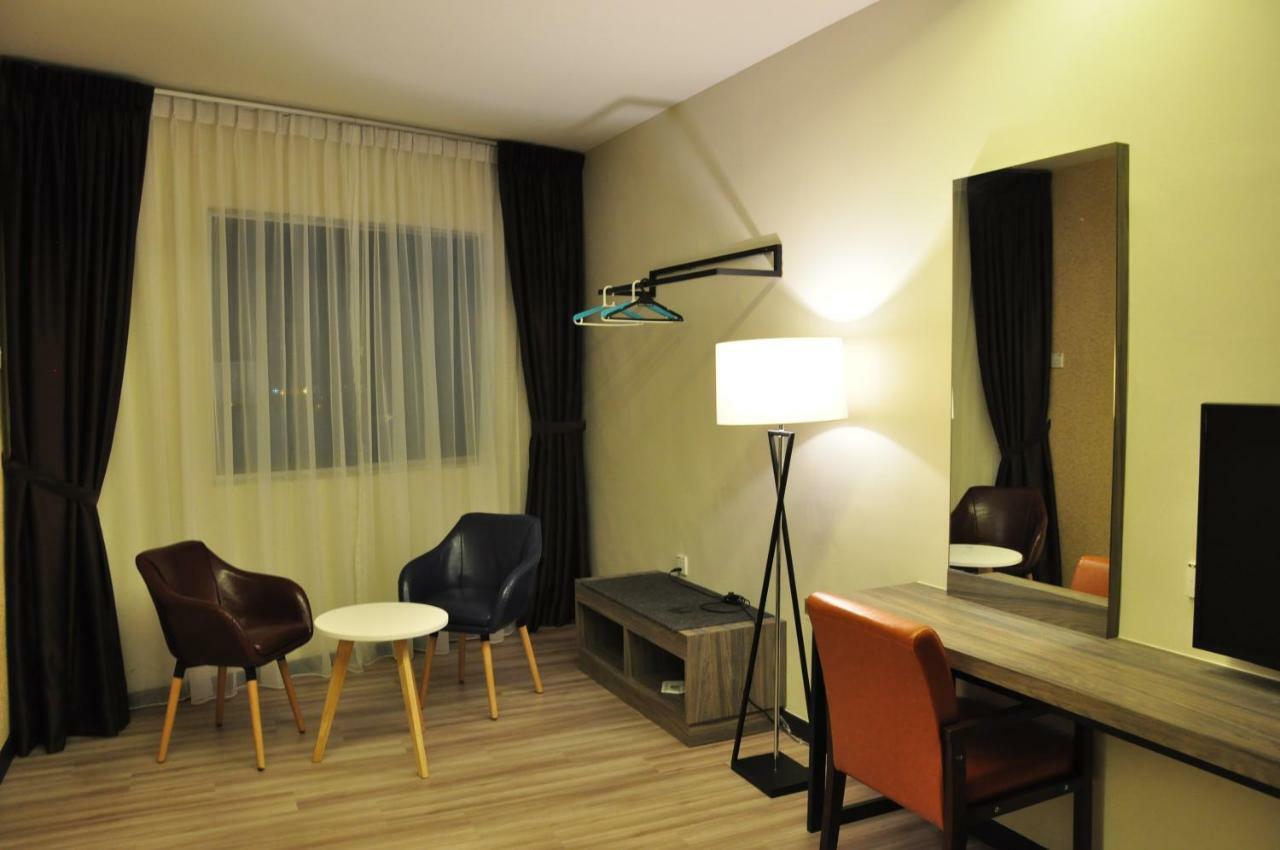 Frazel Inn Hotel Parit Buntar Exterior foto