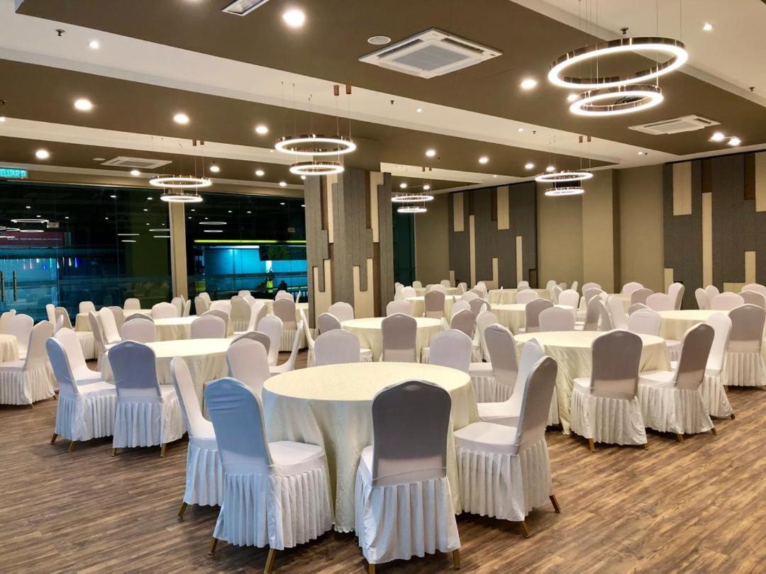 Frazel Inn Hotel Parit Buntar Exterior foto